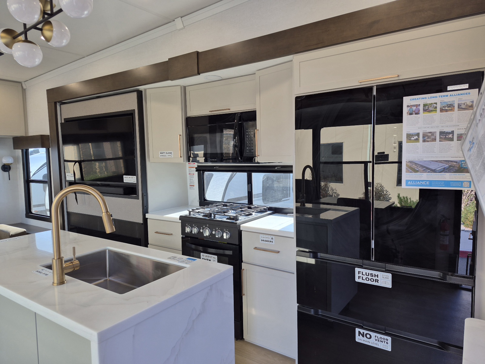 2027 Alliance RV PARADIGM 310RL - Image 4