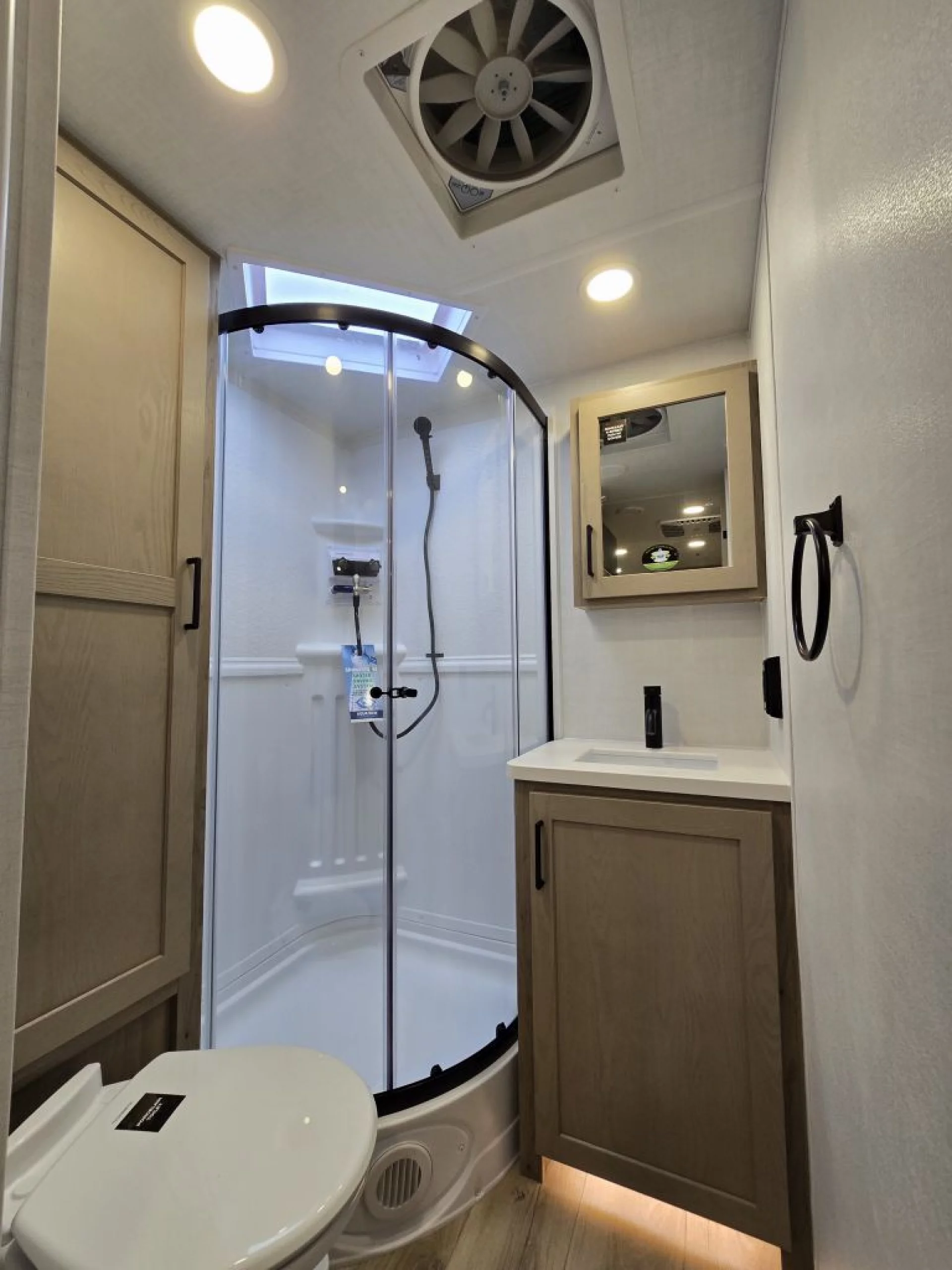 2026 FOREST RIVER ROCKWOOD MINI LITE 2520BH - Image 19