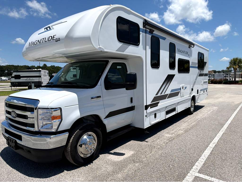 2027 THOR MOTOR COACH MAGNITUDE GA28 - Image 3
