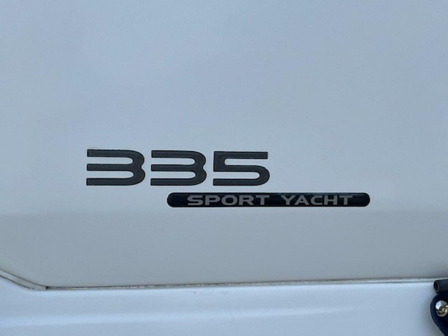 2018 Monterey 335 Sport Yacht - Image 13
