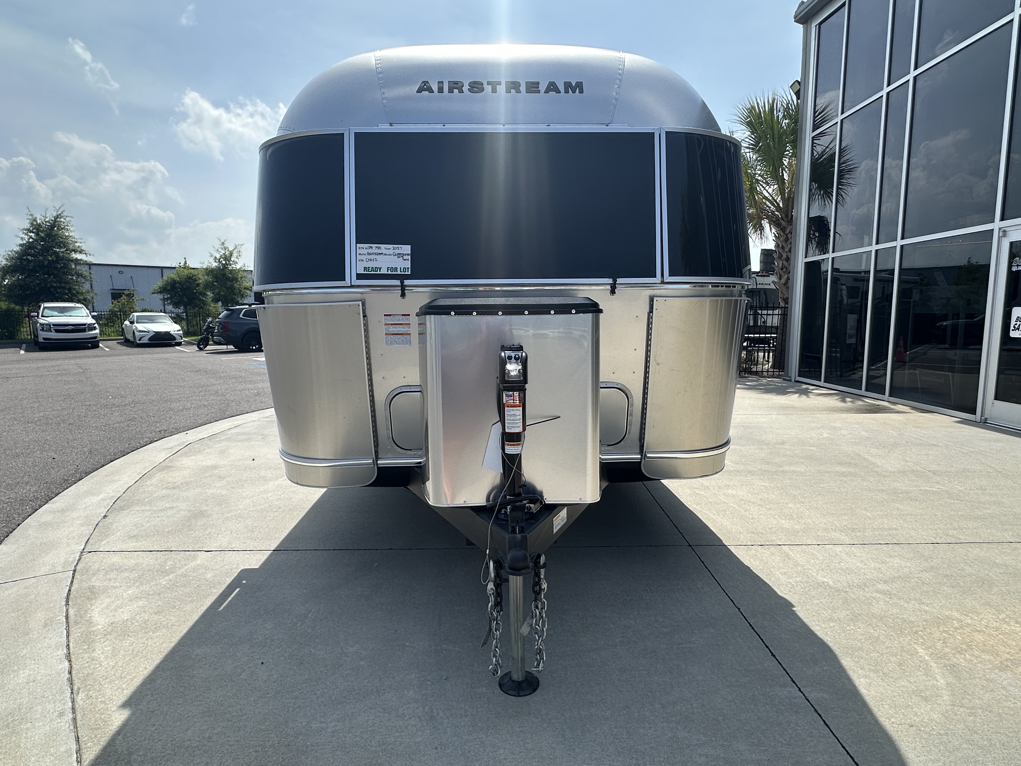 2027 Airstream Globetrotter 25FBT - Image 9