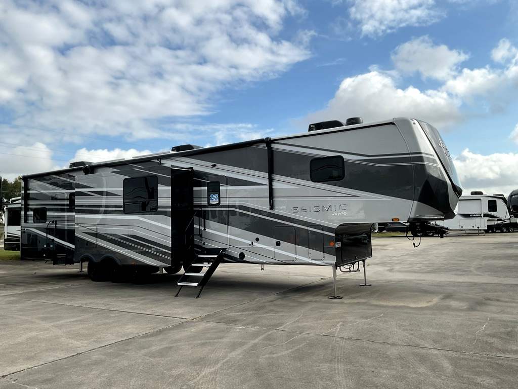 2026 JAYCO SEISMIC 399 - Image 1