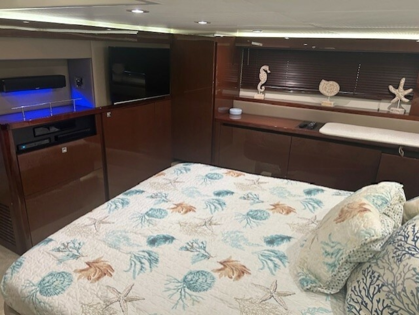 2017 Sea Ray 460 FLY - Image 12