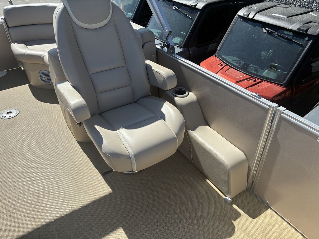2014 Avalon C SERIES WIND JAMMER 24 - Image 23