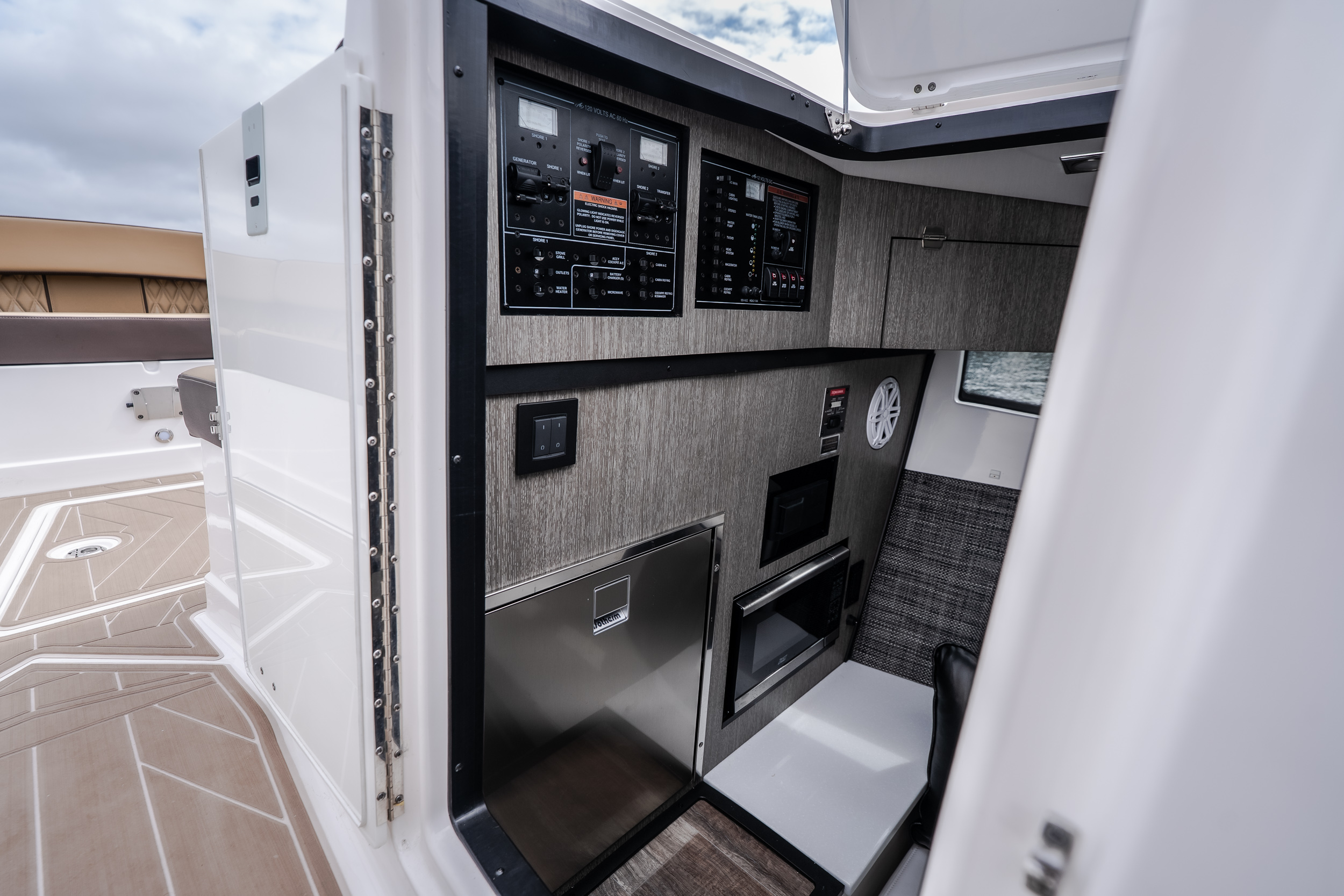 2025 Monterey 385SS - Image 26