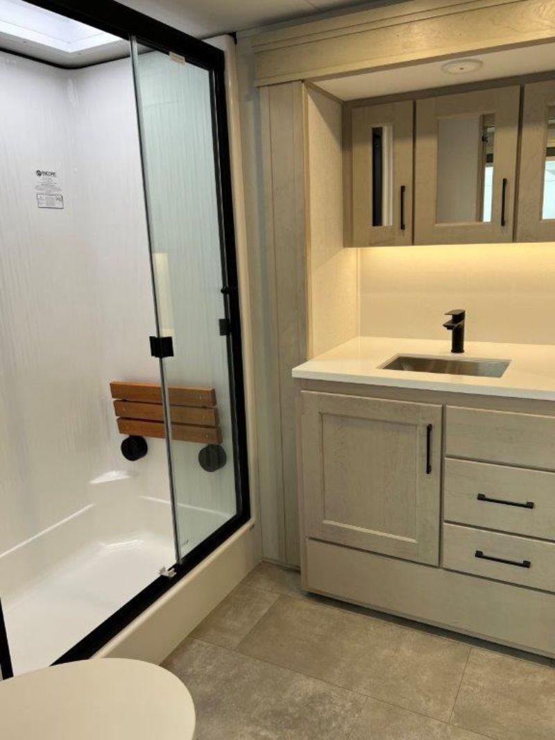 2025 Grand Design Solitude 388MBS - Image 15