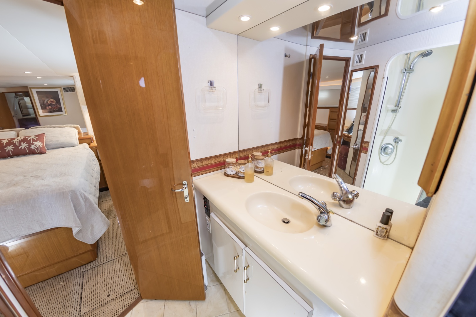 2000 Viking Cockpit Sport Yacht - Image 36