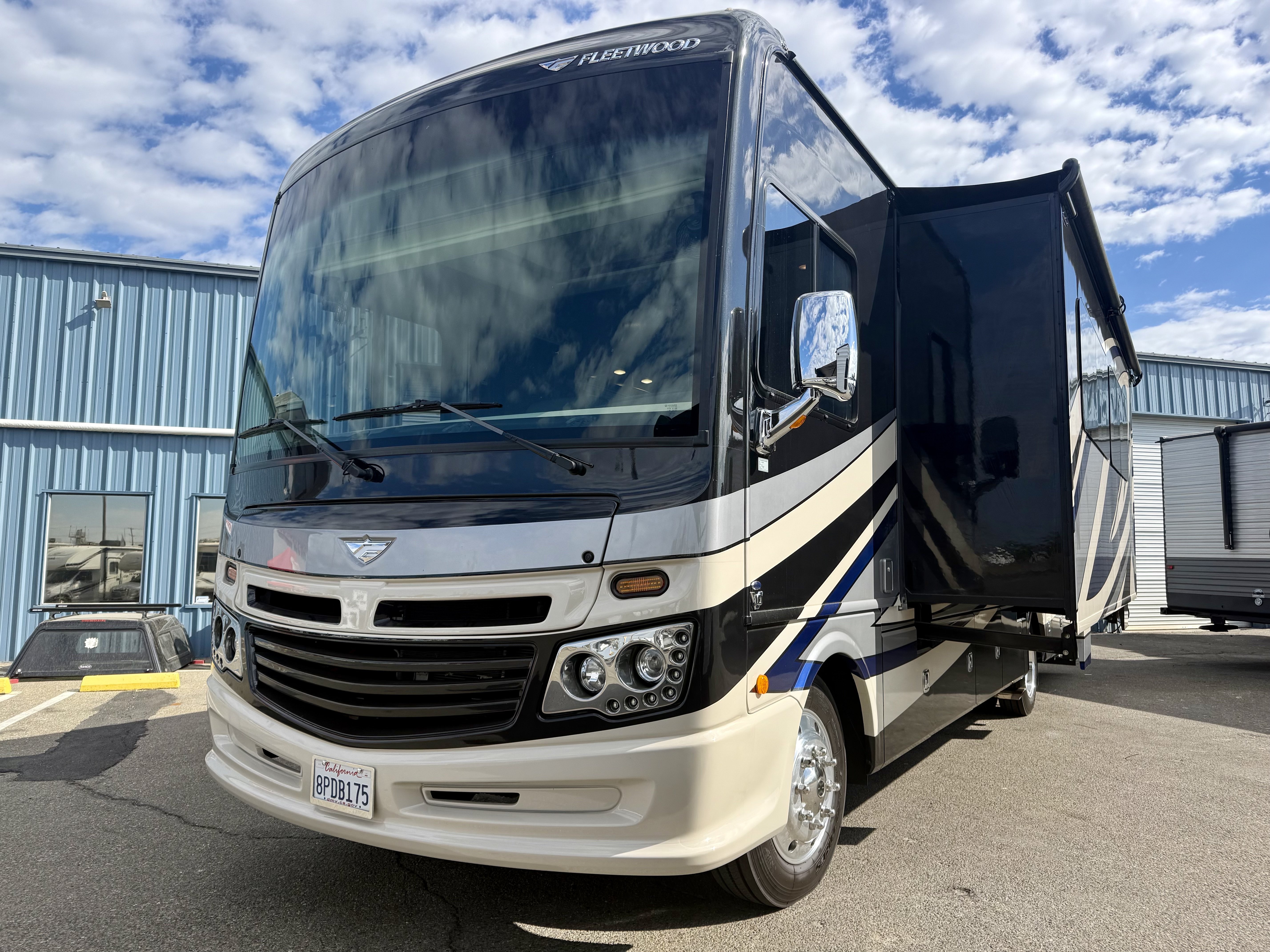 2018 Southwind 34C FULL BODY PAINT - Image 1