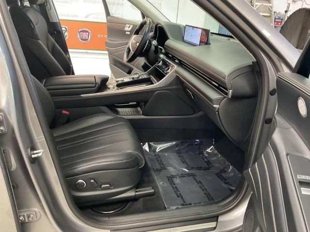 2024 Genesis GV80 Utility 4D Advanced AWD I4 - Image 31