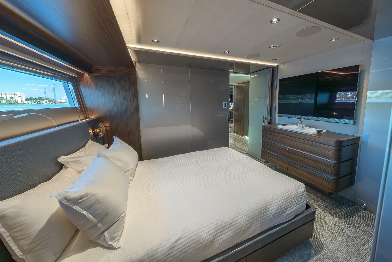 2018 Westport Raised Pilothouse - Image 23