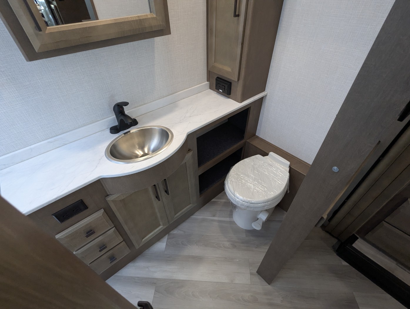 2026 Holiday Rambler Invicta 33HB - Image 26