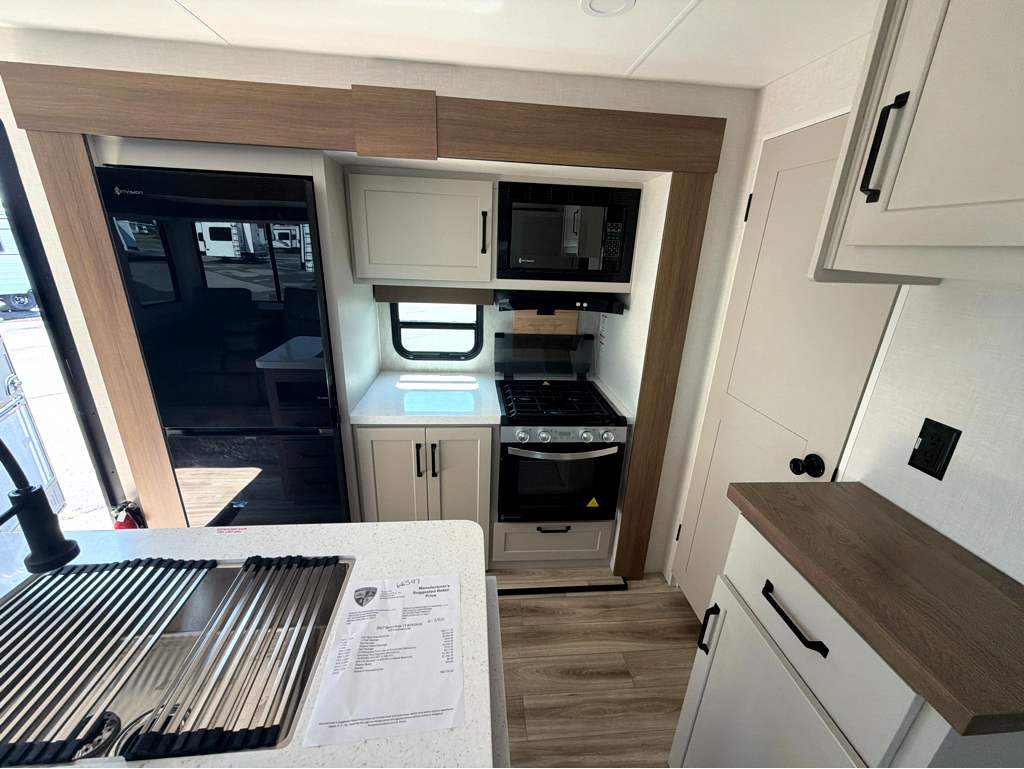 2027 VENTURE RV SPORTTREK 333VIK - Image 20