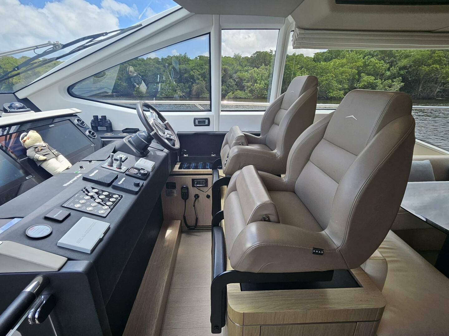 2022 Azimut 66 - Image 33