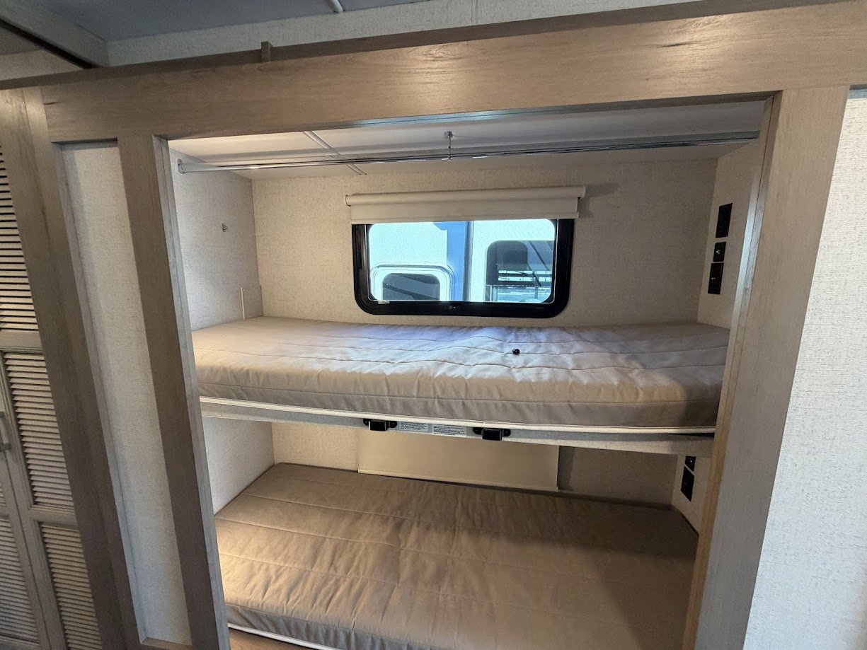 2026 THOR MOTOR COACH PALAZZO 33.5 - Image 36