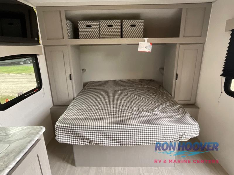 2025 COACHMEN VIKING 25QBH - Image 5