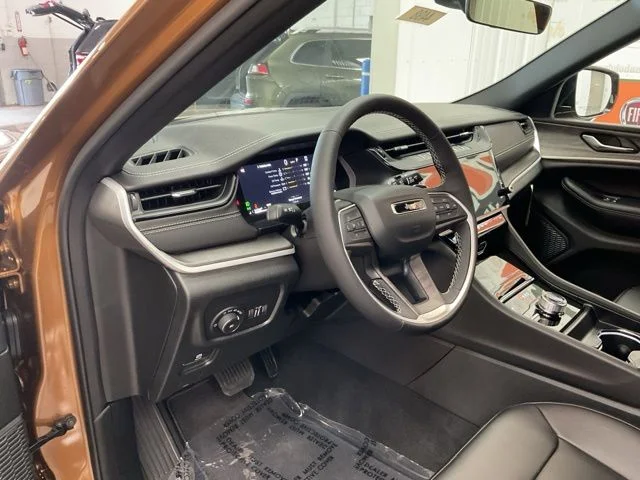 2026 Jeep Grand-Cherokee-L Laredo Altitude 4x4 - Image 19