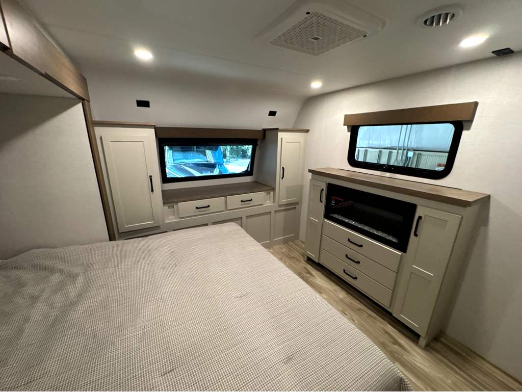 2027 VENTURE RV SPORTTREK 343VBH - Image 7
