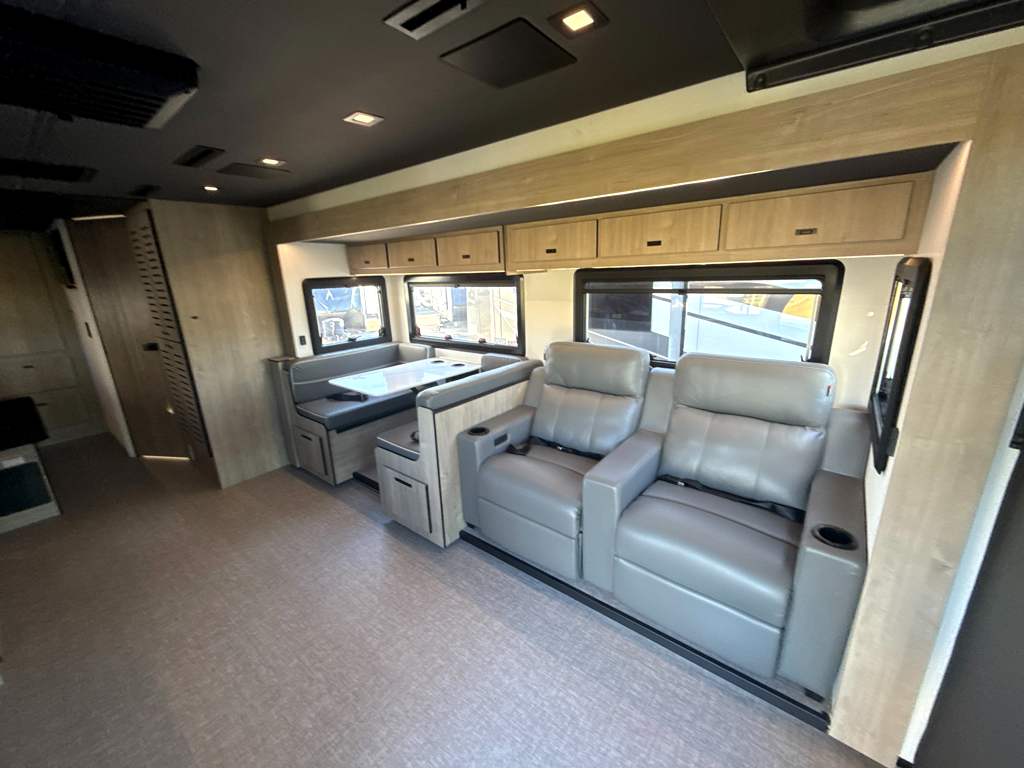 2027 GRAND DESIGN LINEAGE SERIESF 31ZW - Image 16