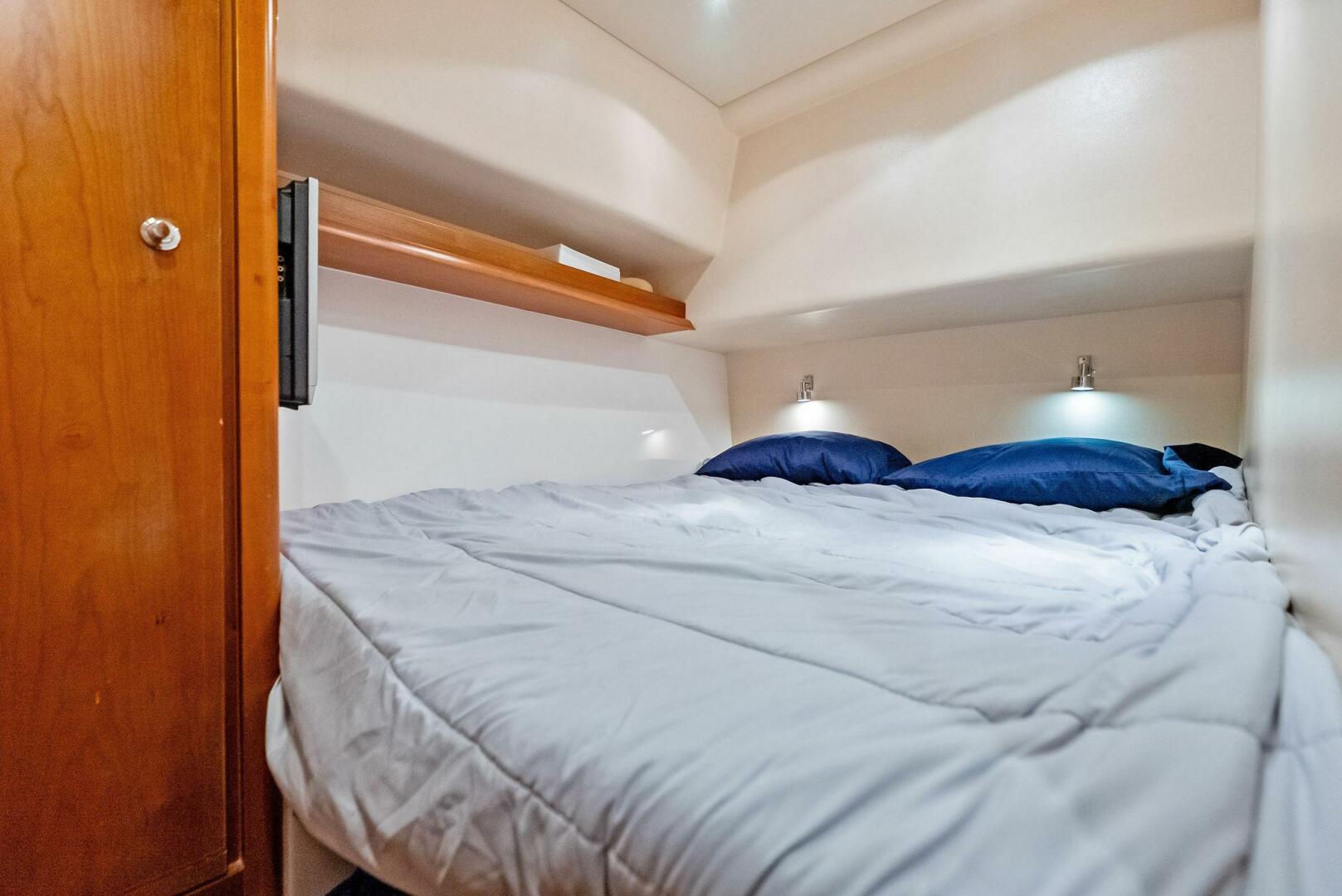 2006 BERTRAM Convertible Base - Image 42