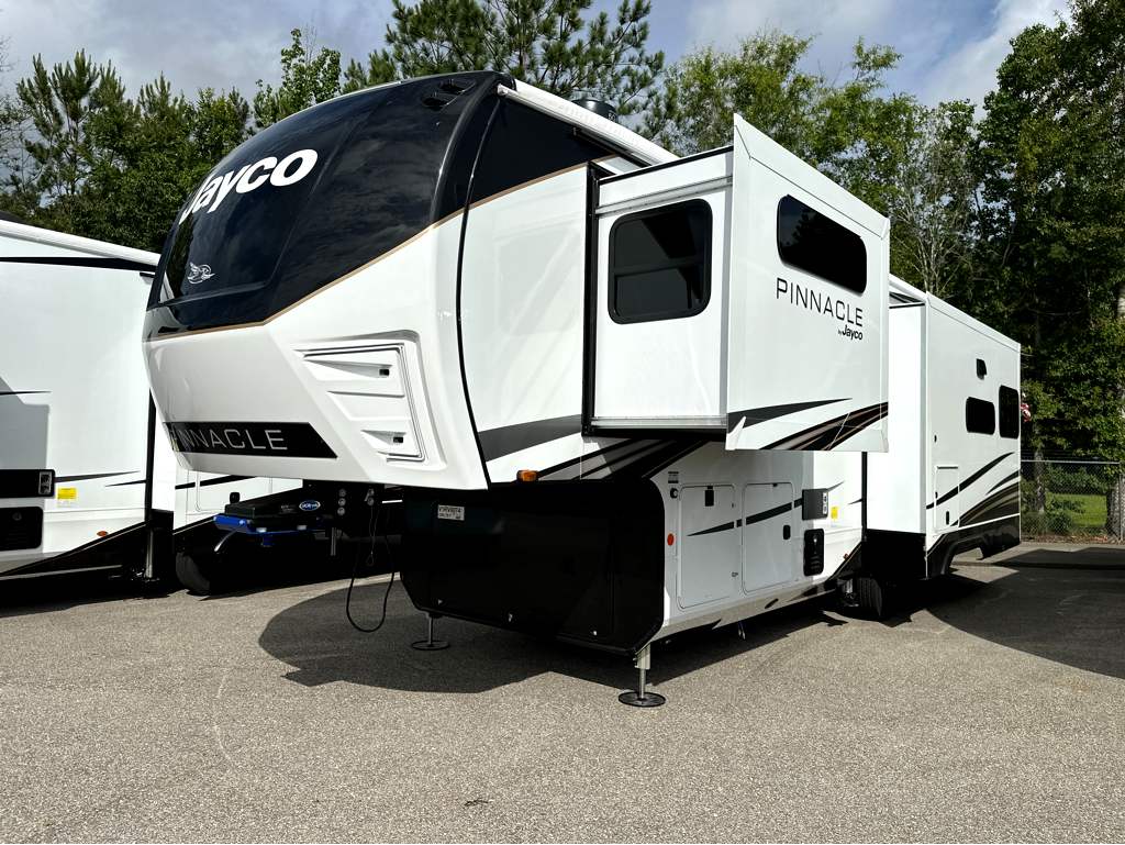 2027 JAYCO PINNACLE 32RLTS - Image 3