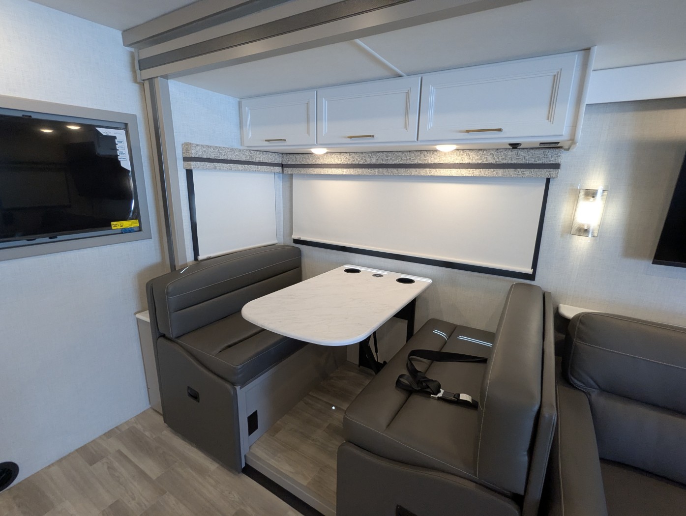 2025 Thor Motor Coach Windsport 35R - Image 22