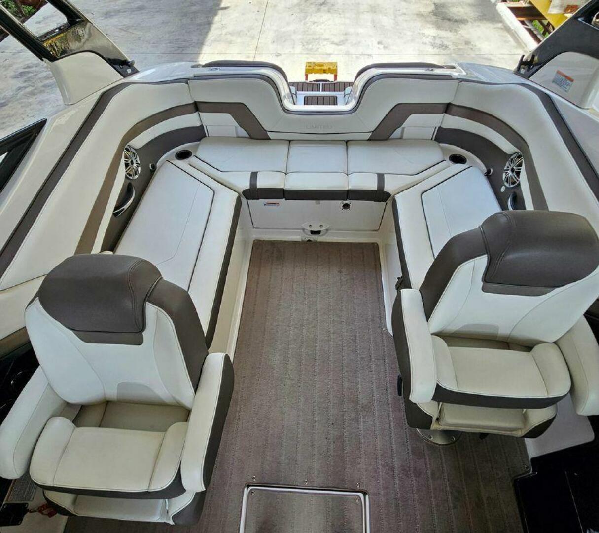 2016 Yamaha Boats 242 Limited S E-Series - Image 12