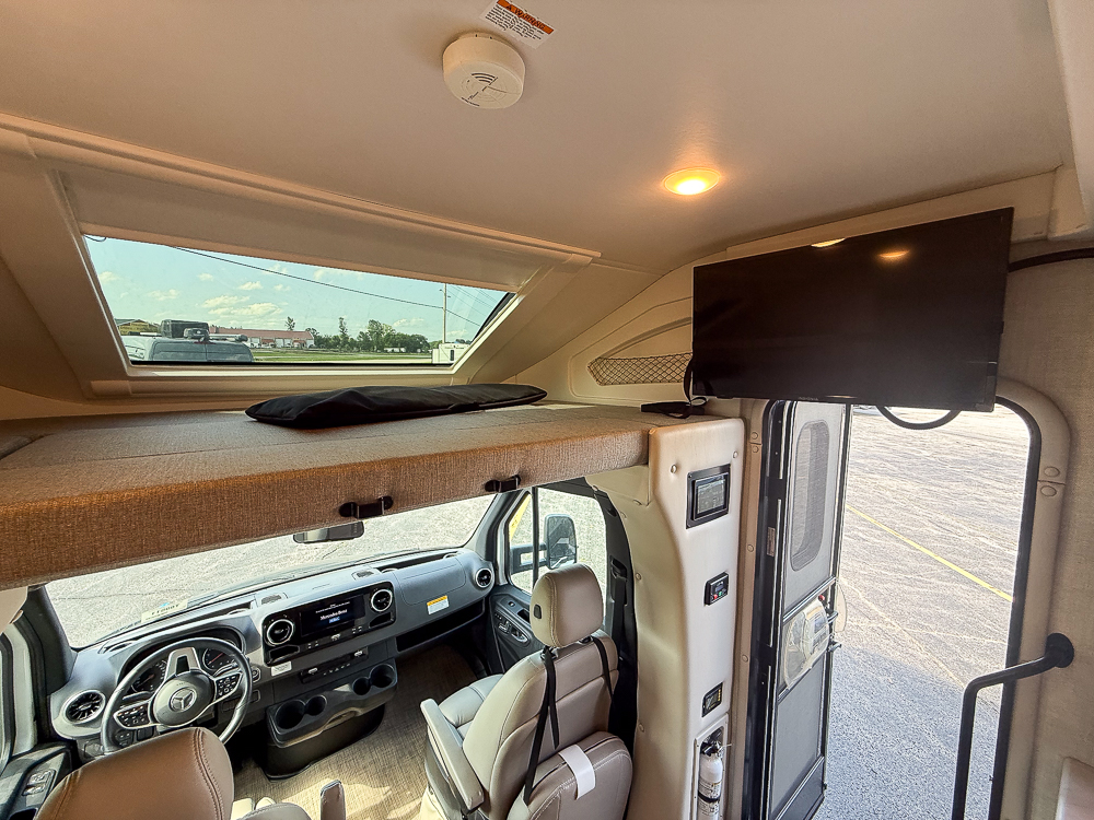 2025 THOR MOTORCOACH 24TT - Image 35