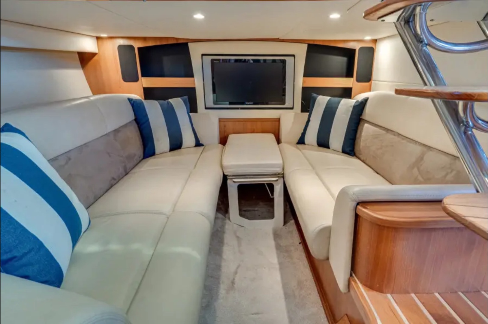 2008 Tiara Yachts 3900 Sovran - Image 19