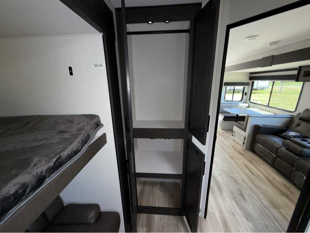 2026 VENTURE RV SPORTTREK 327VIK - Image 26