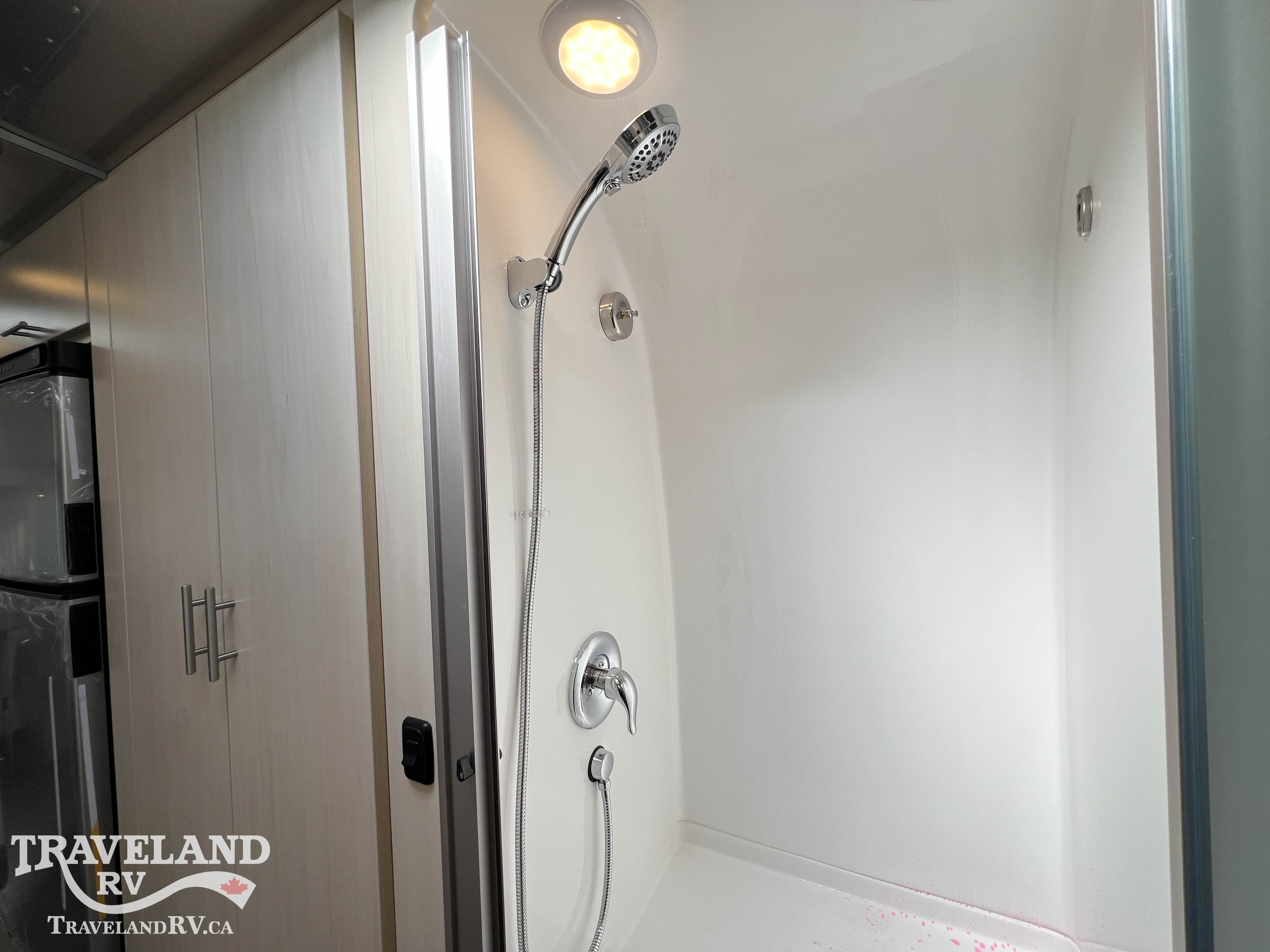 2026 Airstream Flying Cloud 27FB - Image 32