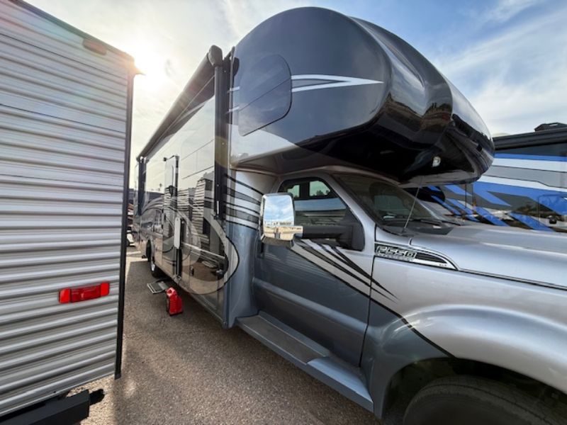 2017 Thor Motor Coach Four Winds Super C 35SB - Image 1