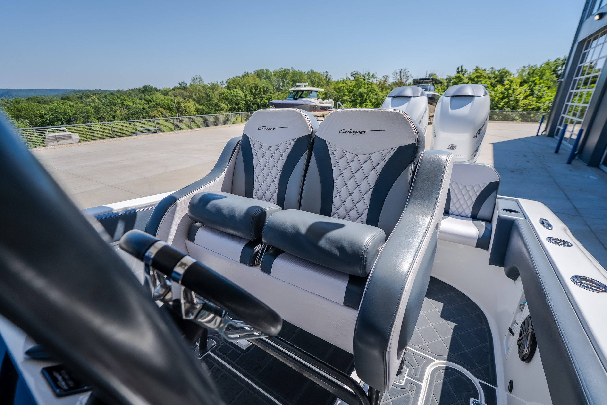 2019 Concept 36 CC - Image 30