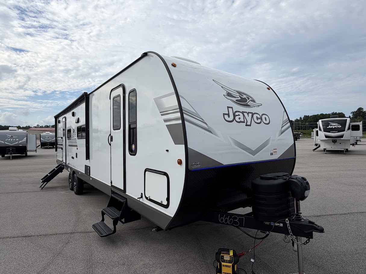 2027 JAYCO JAY FLIGHT 333BTS - Image 1