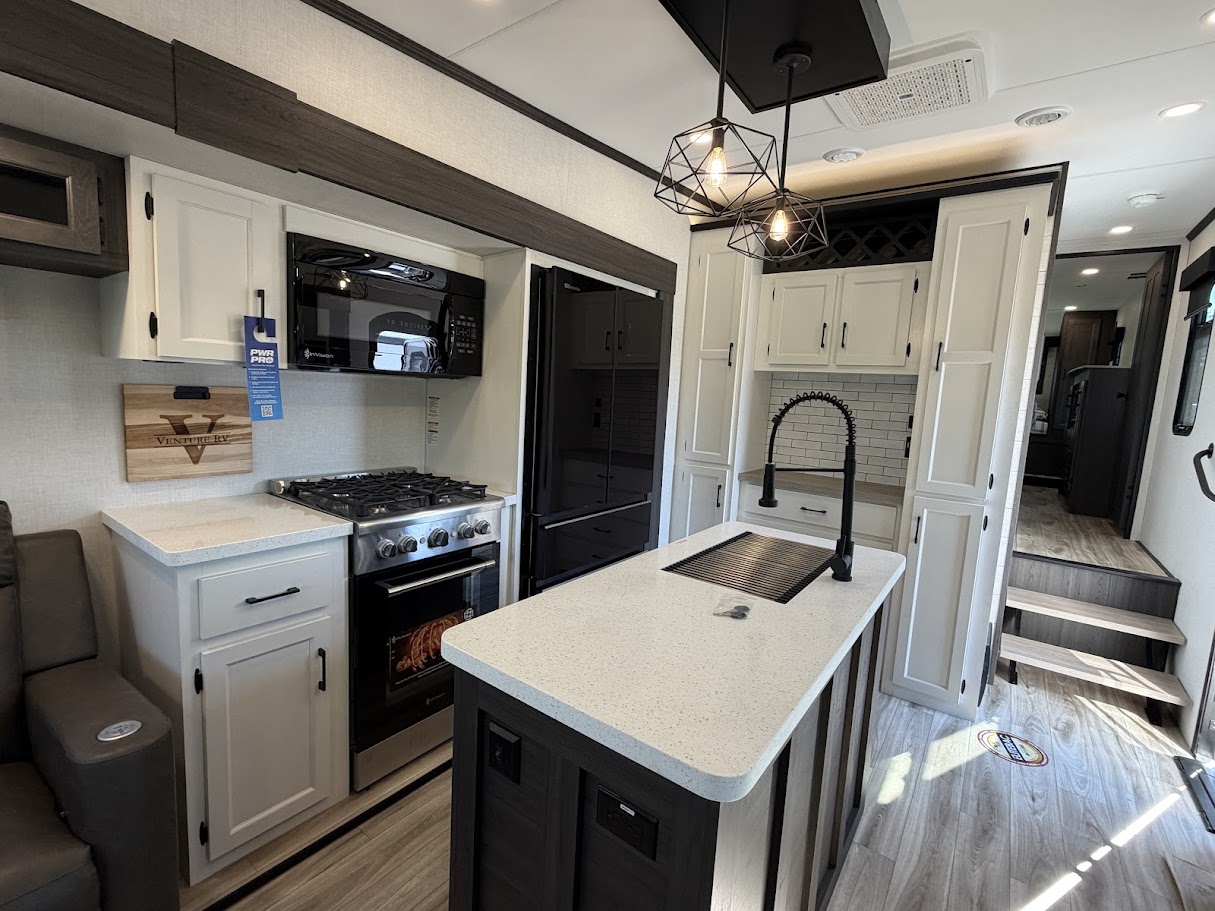 2026 VENTURE RV SPORTTREK 353VIK - Image 21