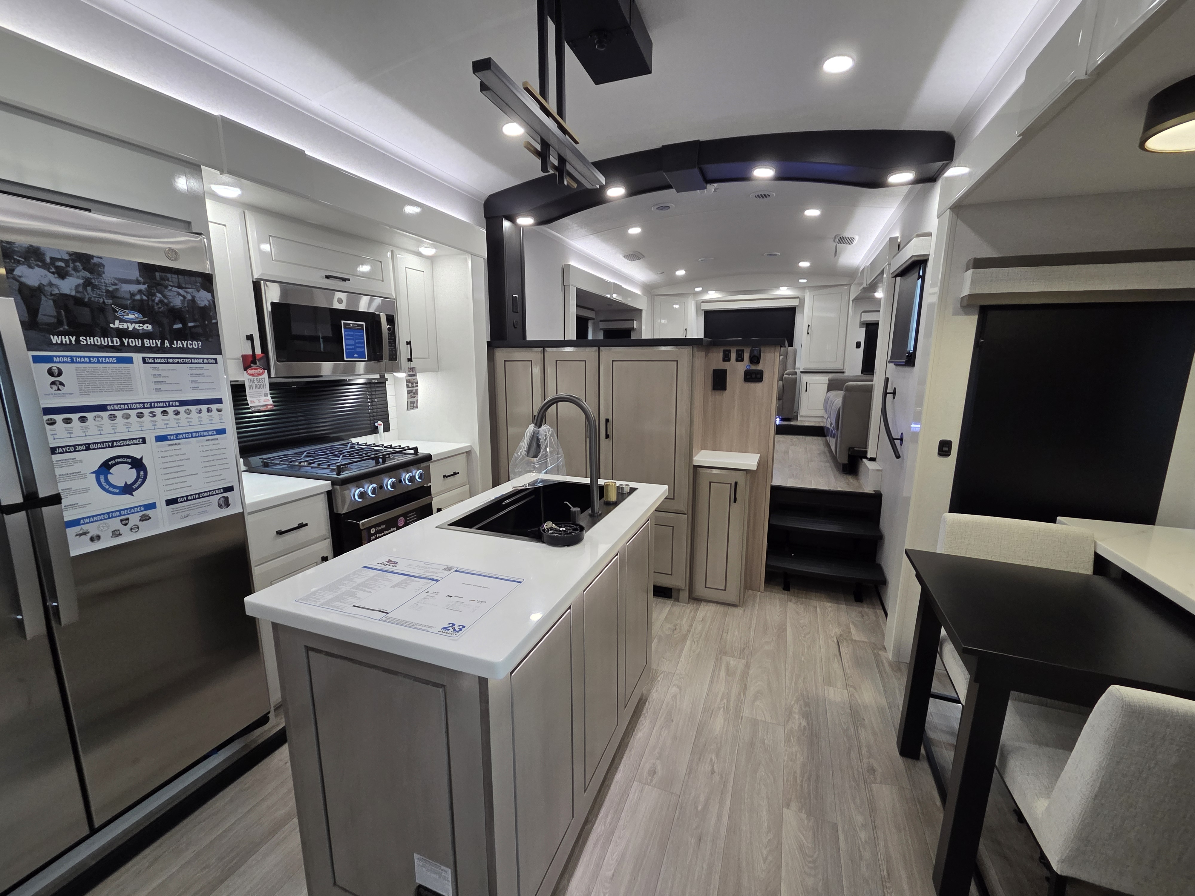 2027 Jayco Pinnacle 39FLOK - Image 6