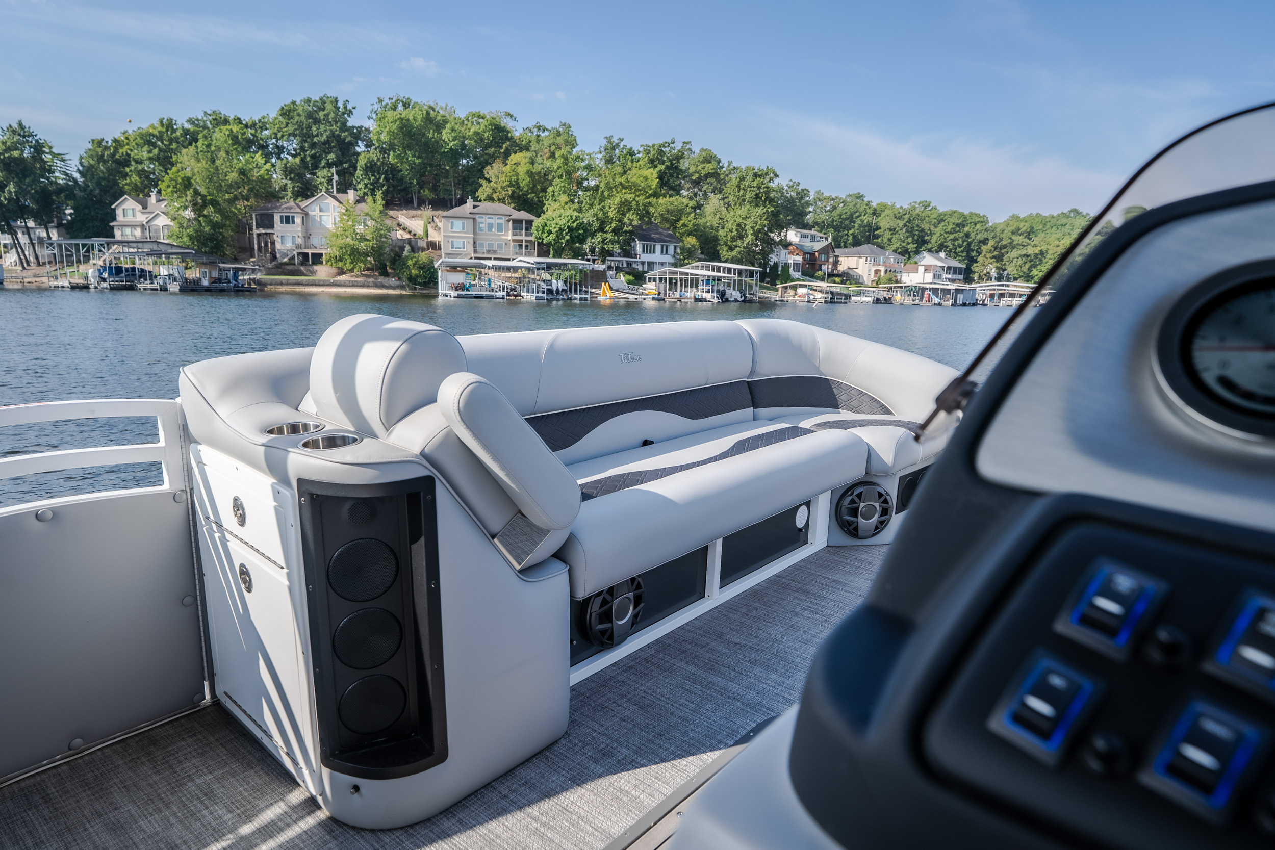 2025 JC Tritoon NepToon 25TT Sport DSL, Bow Chaise Arms - Image 34