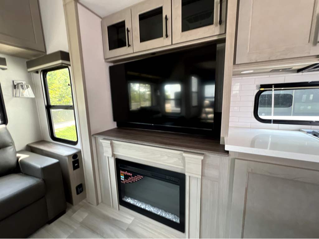 2026 GRAND DESIGN INFLUENCE 3003RL - Image 9