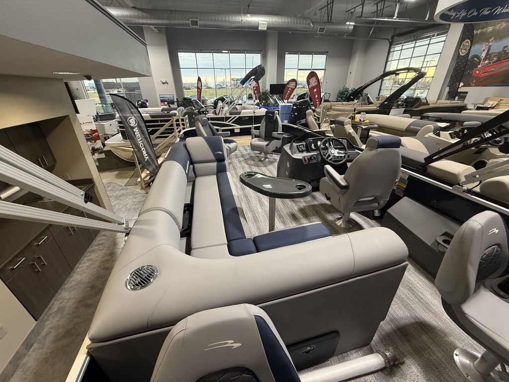 2026 Bennington 22SF TriToon Pontoon - Image 29