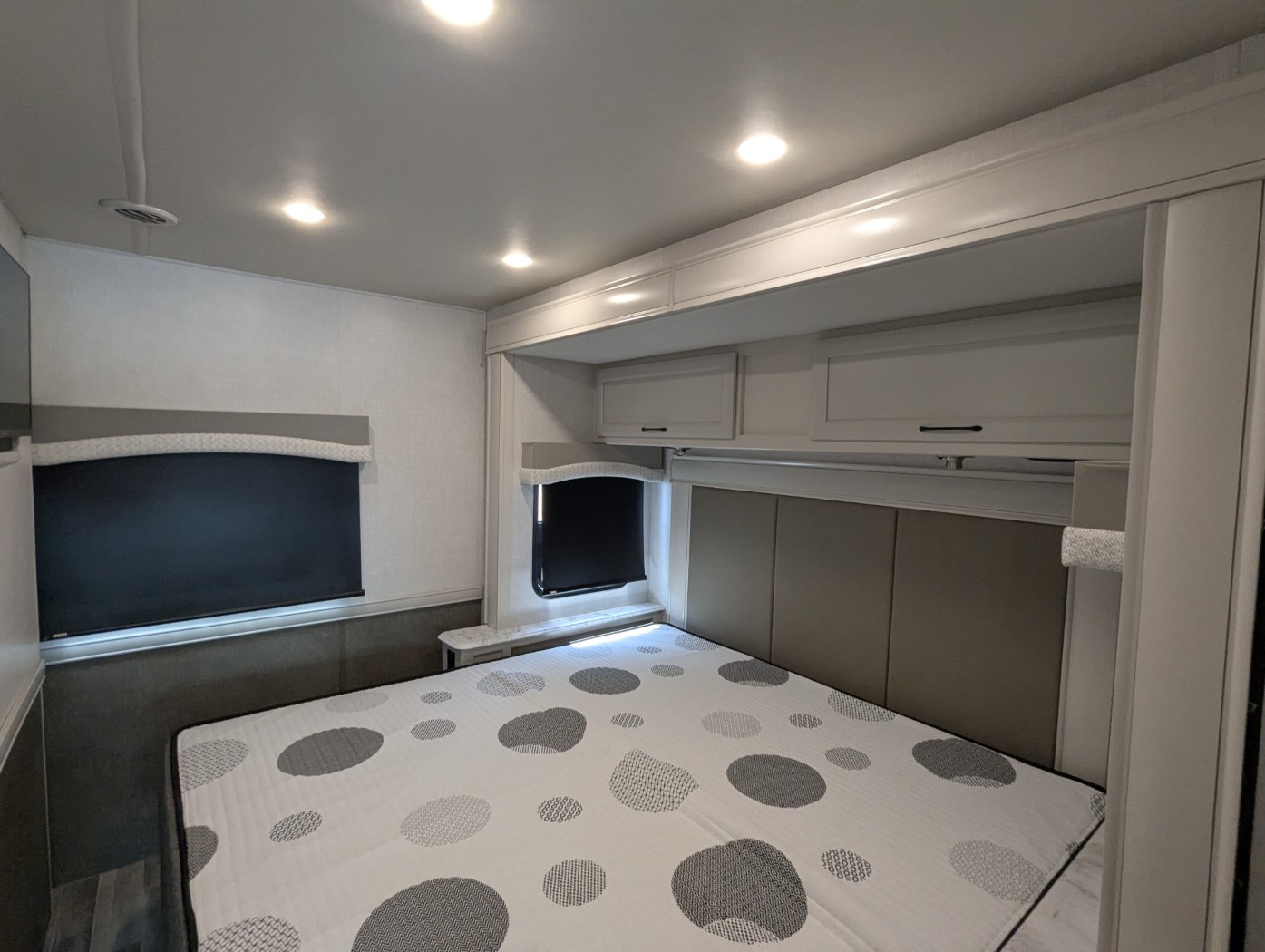 2025 Fleetwood Flair 28A - Image 23