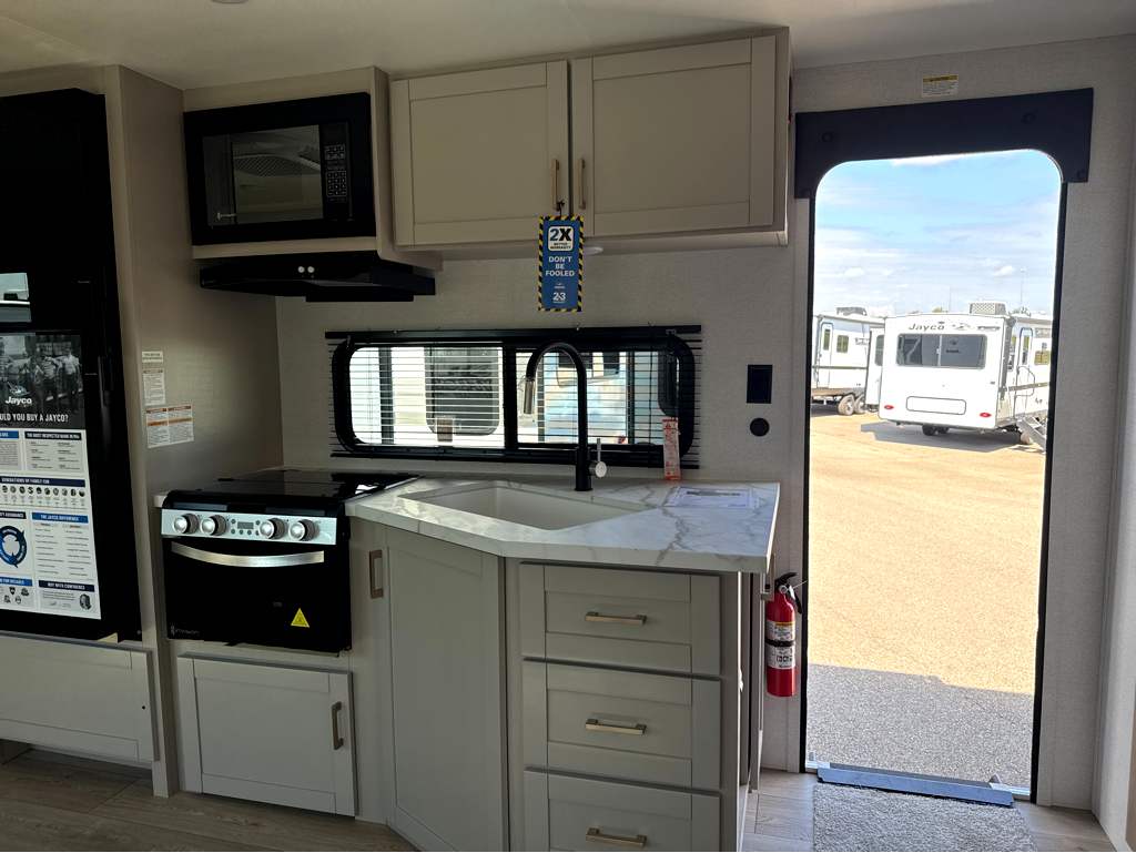 2027 JAYCO JAY FLIGHT 295TBS - Image 12