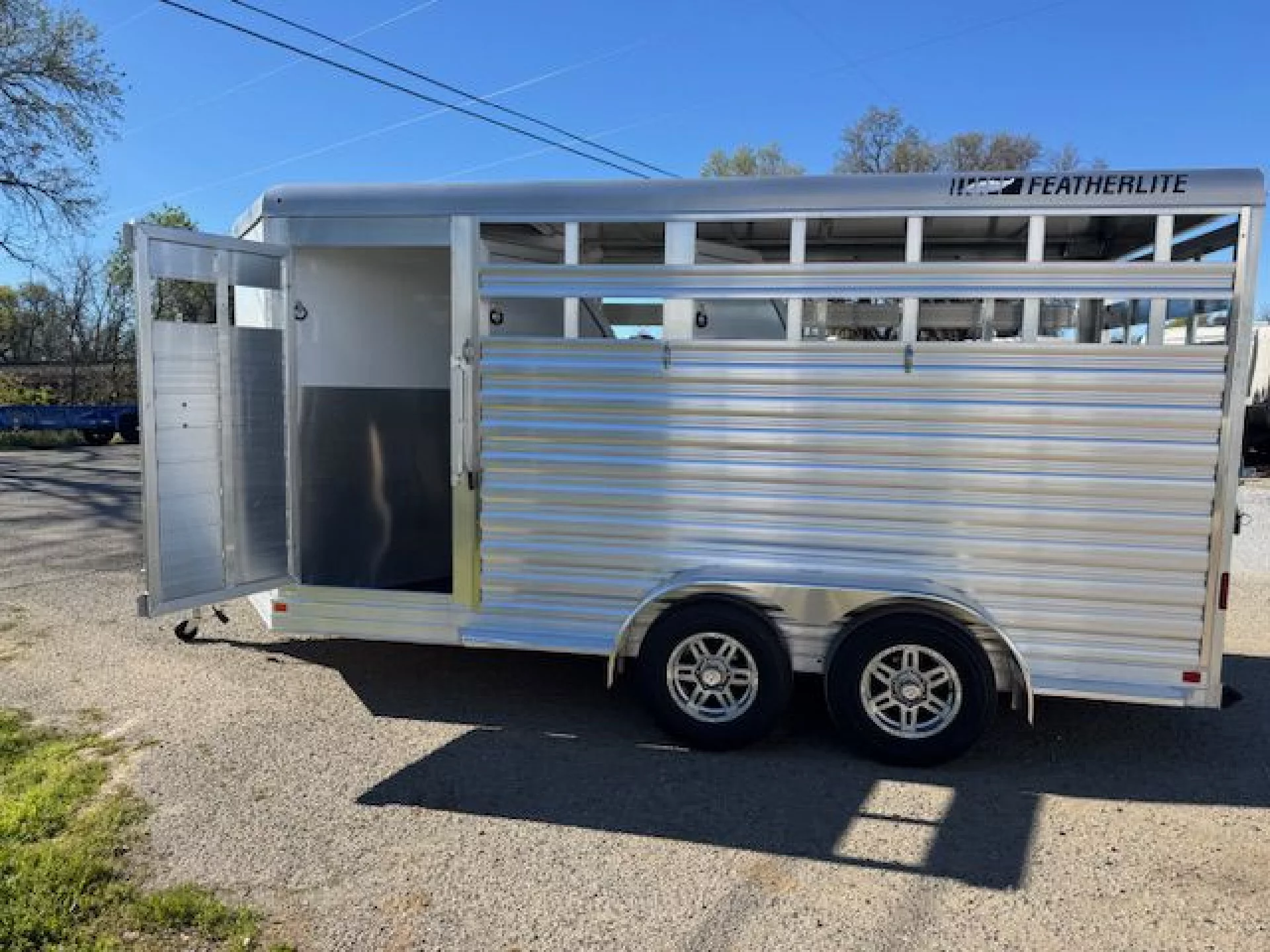 2026 FEATHERLITE FEATHERLITE 9651 3 HORSE SLANT PACKAGE B - Image 6
