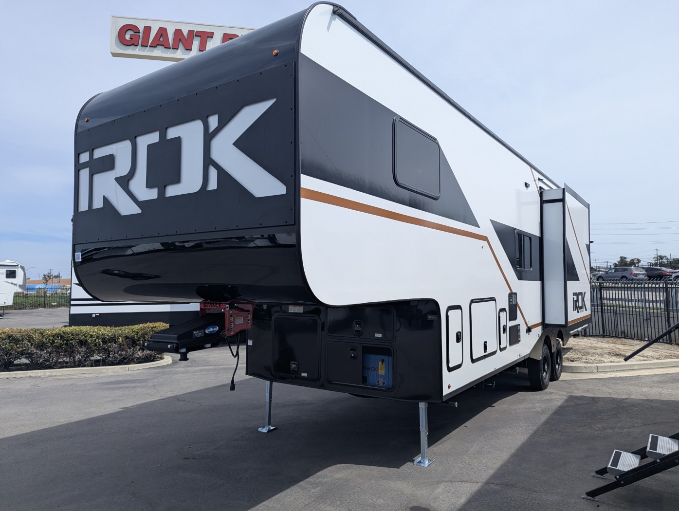2027 IROK Trailers FW C-CR LINE IROK FW C-CR 3220 - Image 3