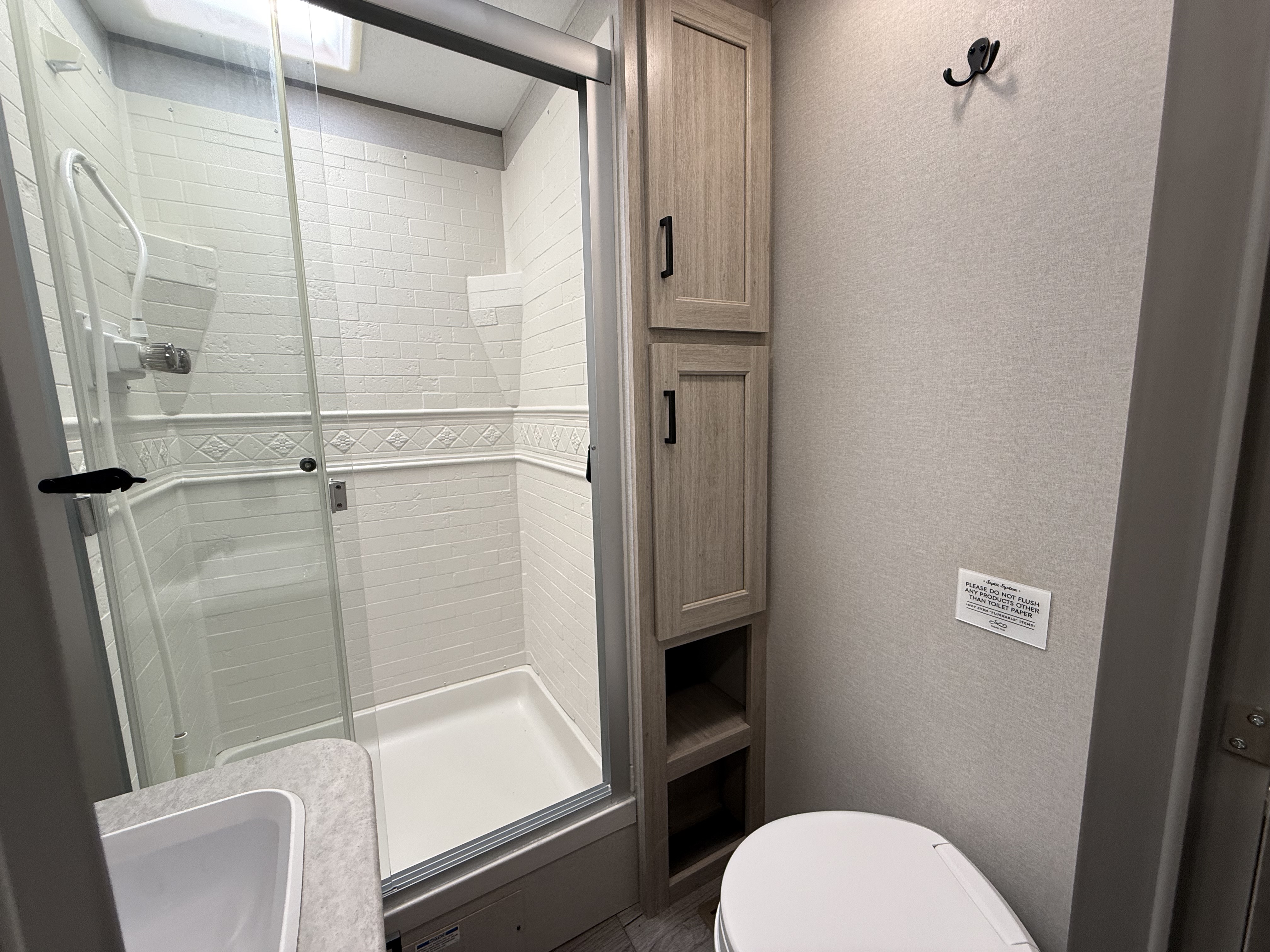 2024 Coachmen Catalina Legacy Edition 303RKDS - Image 18