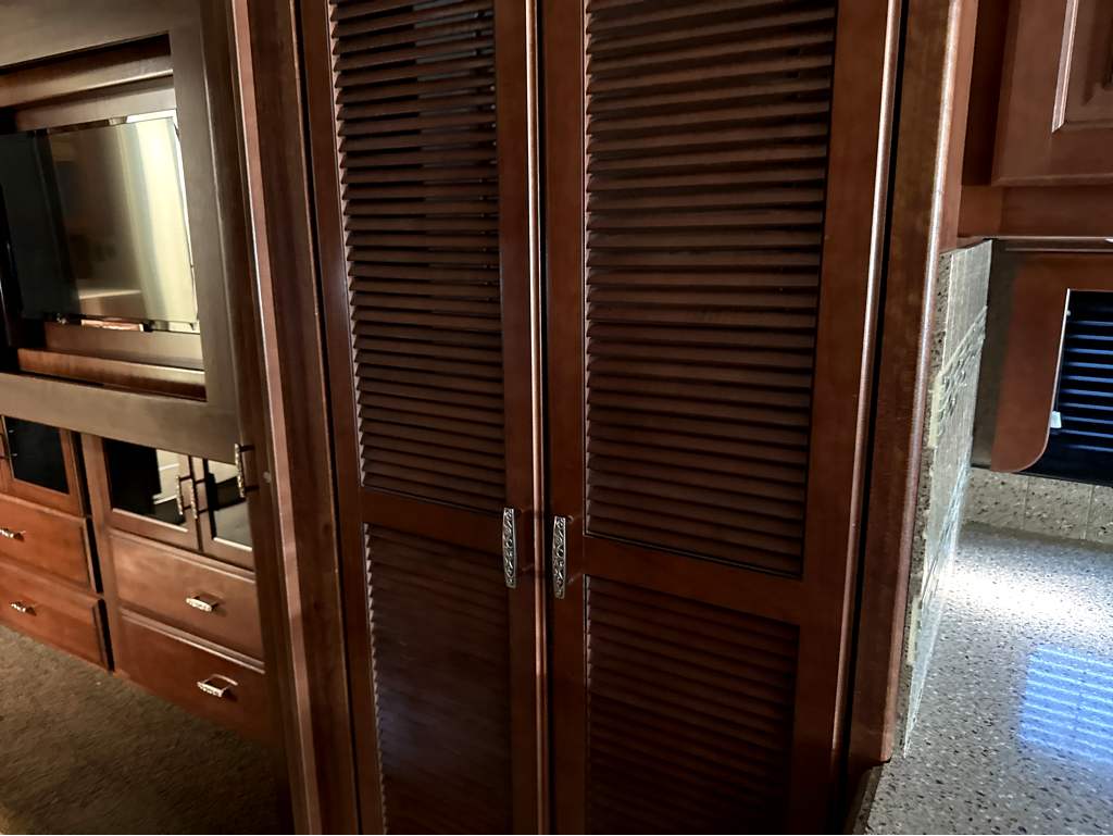 2014 Fleetwood DISCOVERY 40E - Image 25