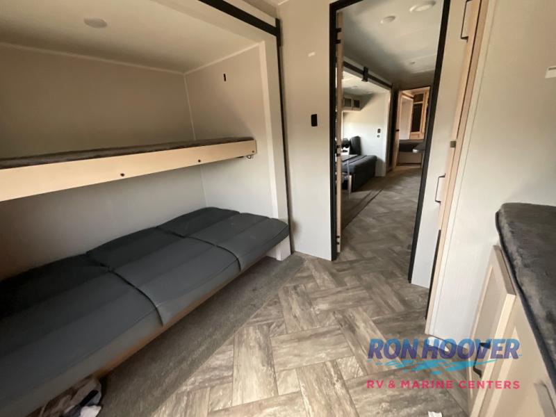 2023 Palomino Puma 32BHFS - Image 21