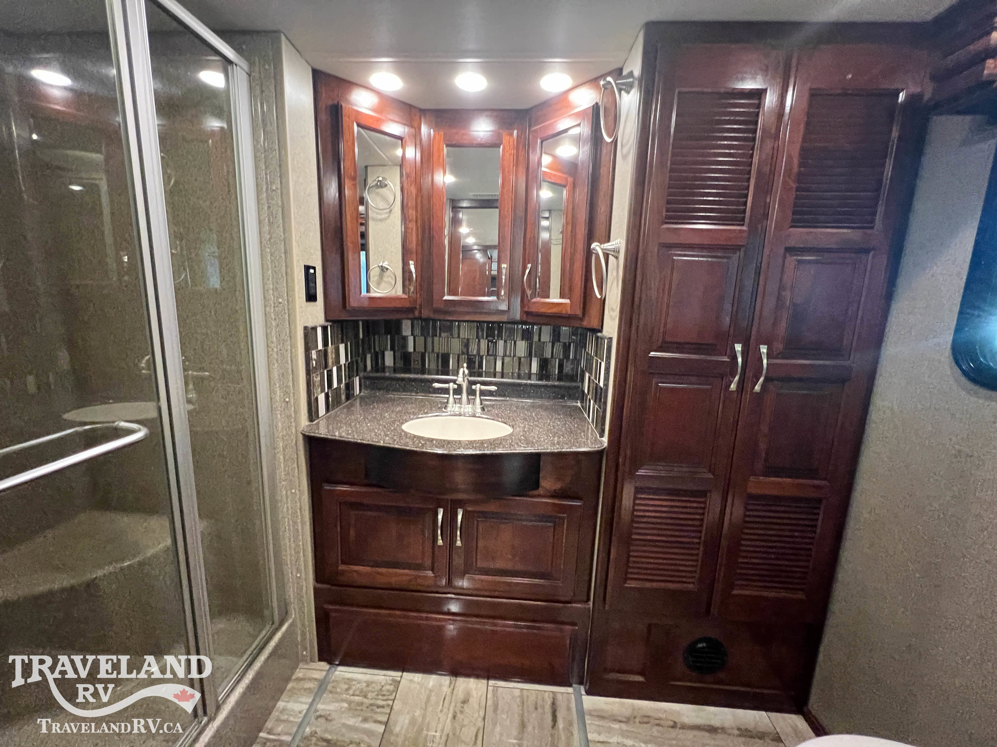 2018 Fleetwood Discovery LXE 40D - Image 30