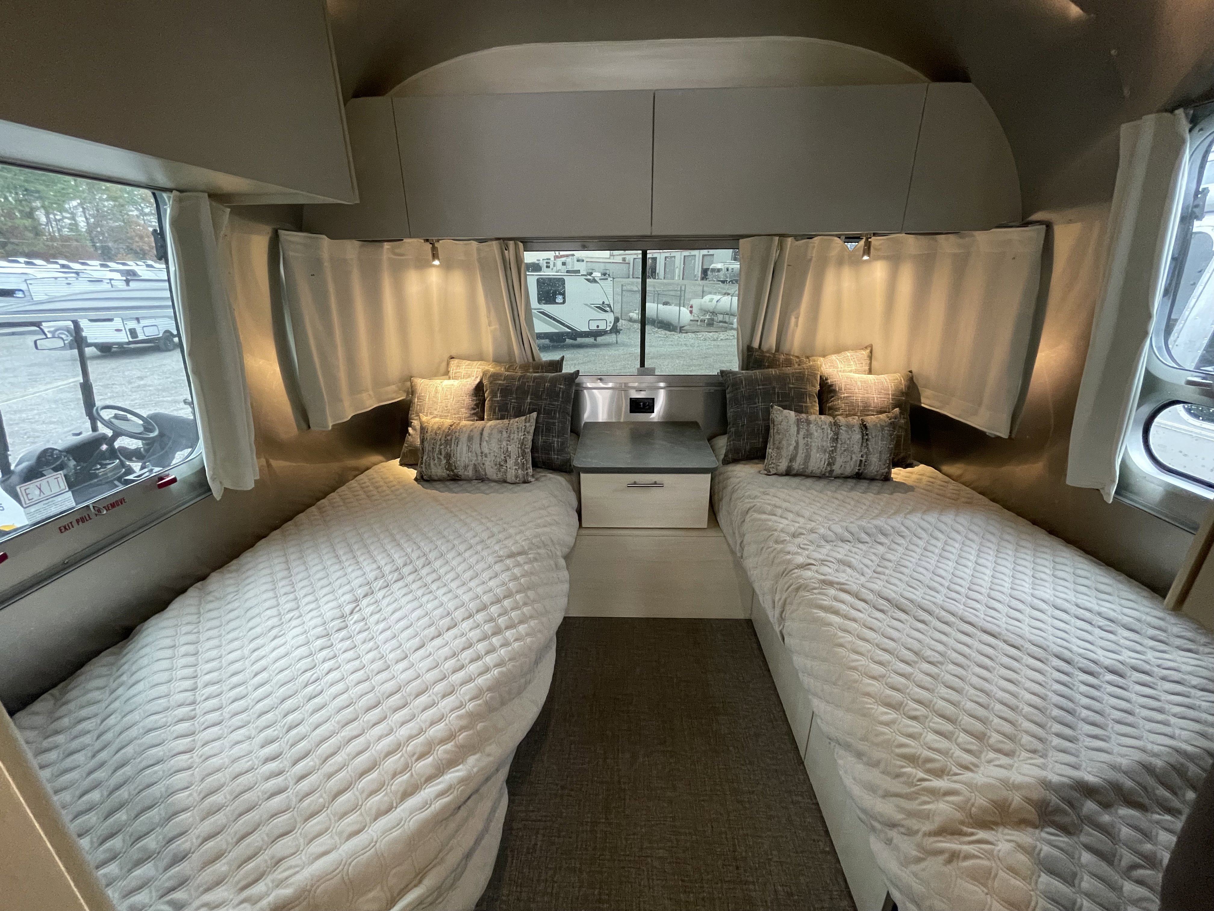 2026 AIRSTREAM FLYING CLOUD 25FBT - Image 17