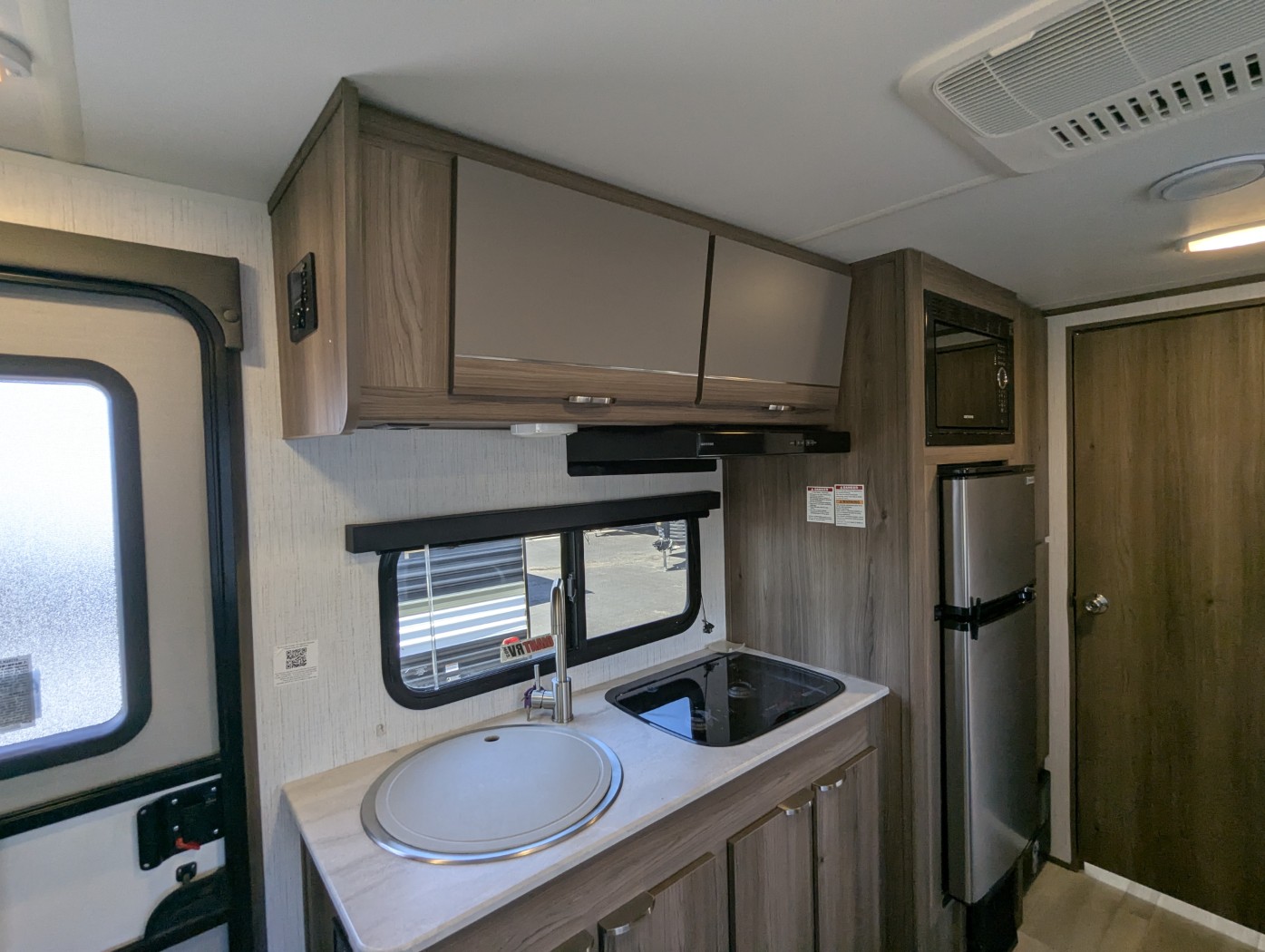 2024 Cruiser RV Hitch 18BHS - Image 15