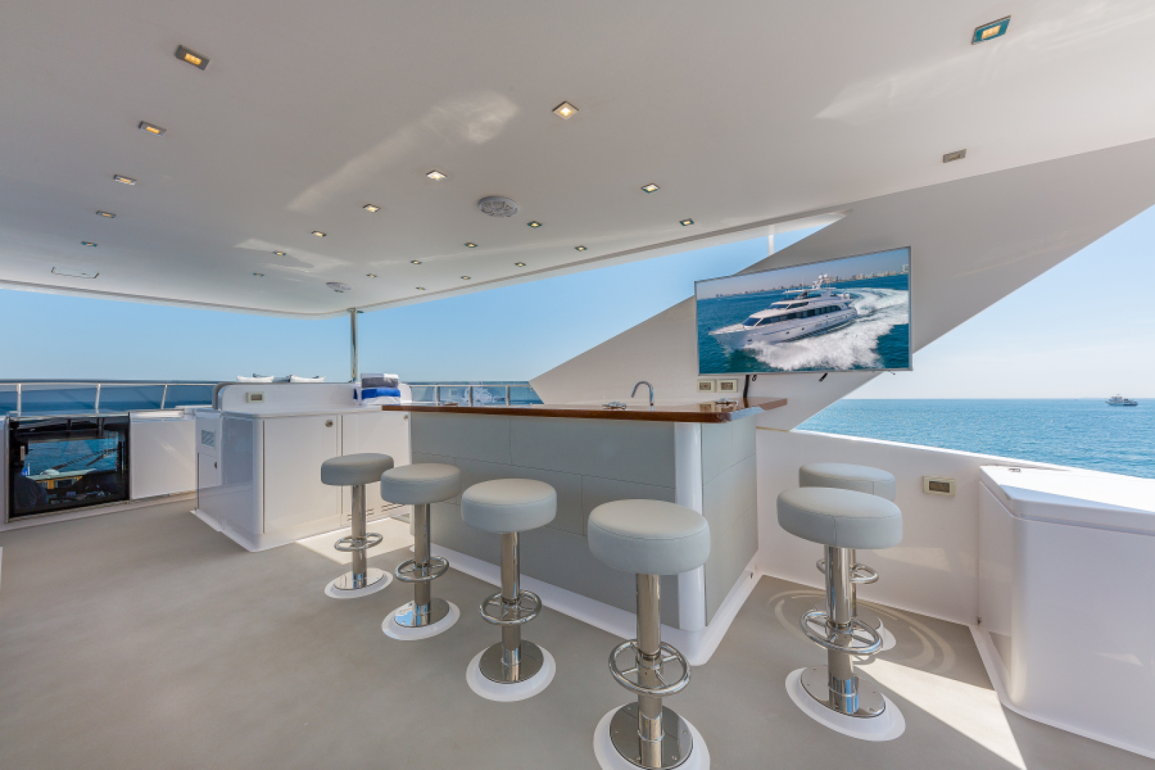 2018 Hargrave Raised Pilothouse - Image 11