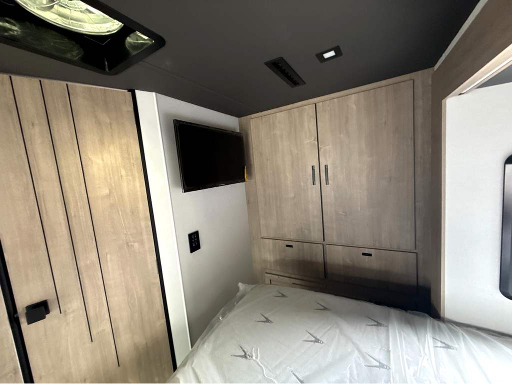 2027 Grand Design Lineage Series M 25FW - Image 20